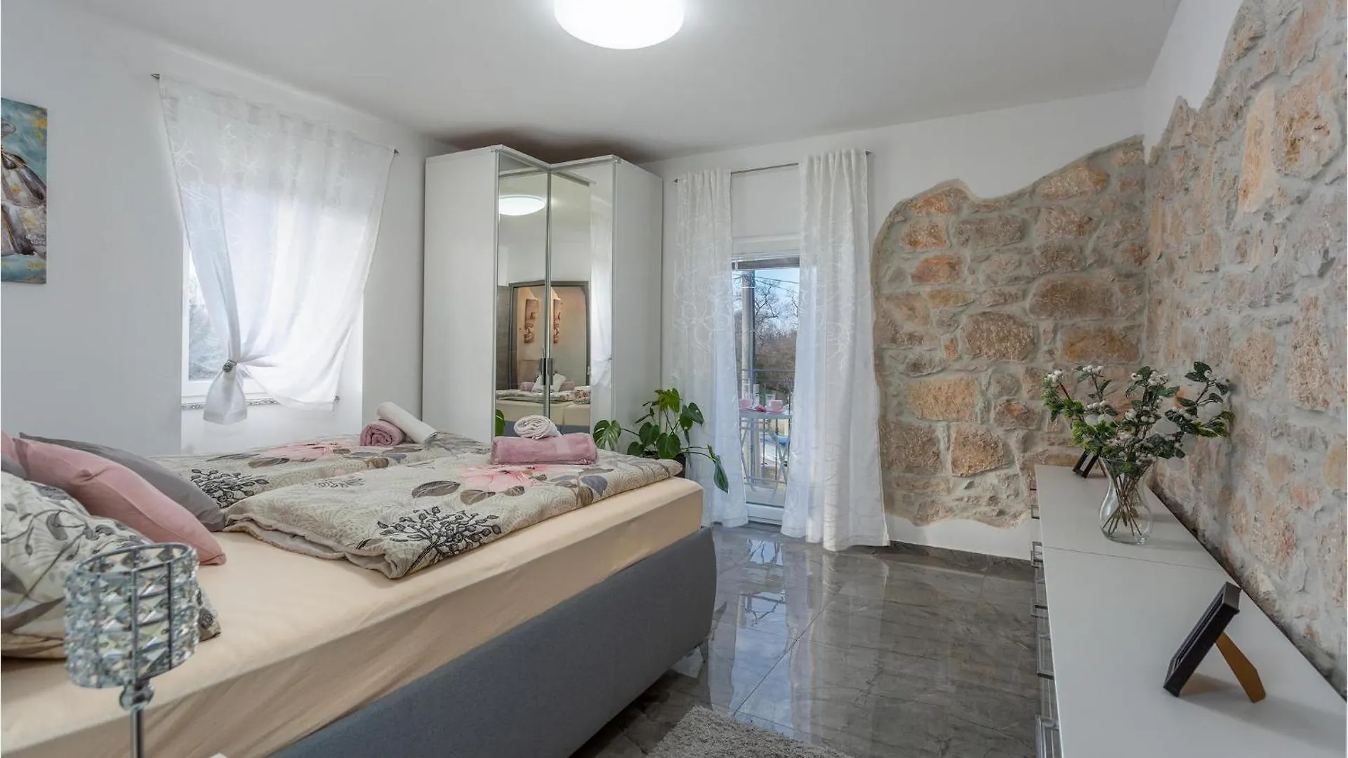 別荘 Lovely Home In Rasopasno With Wifi