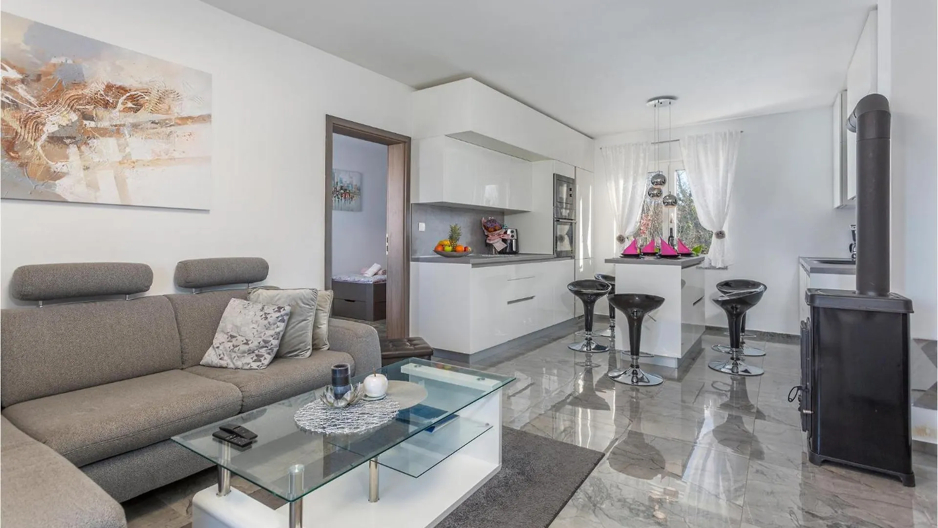 Lovely Home In Rasopasno With Wifi