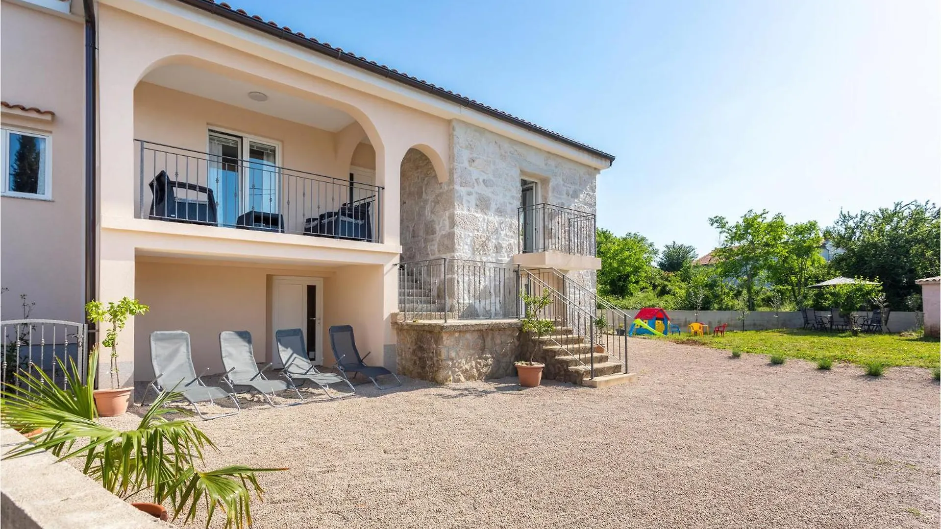 Lovely Home In Rasopasno With Wifi