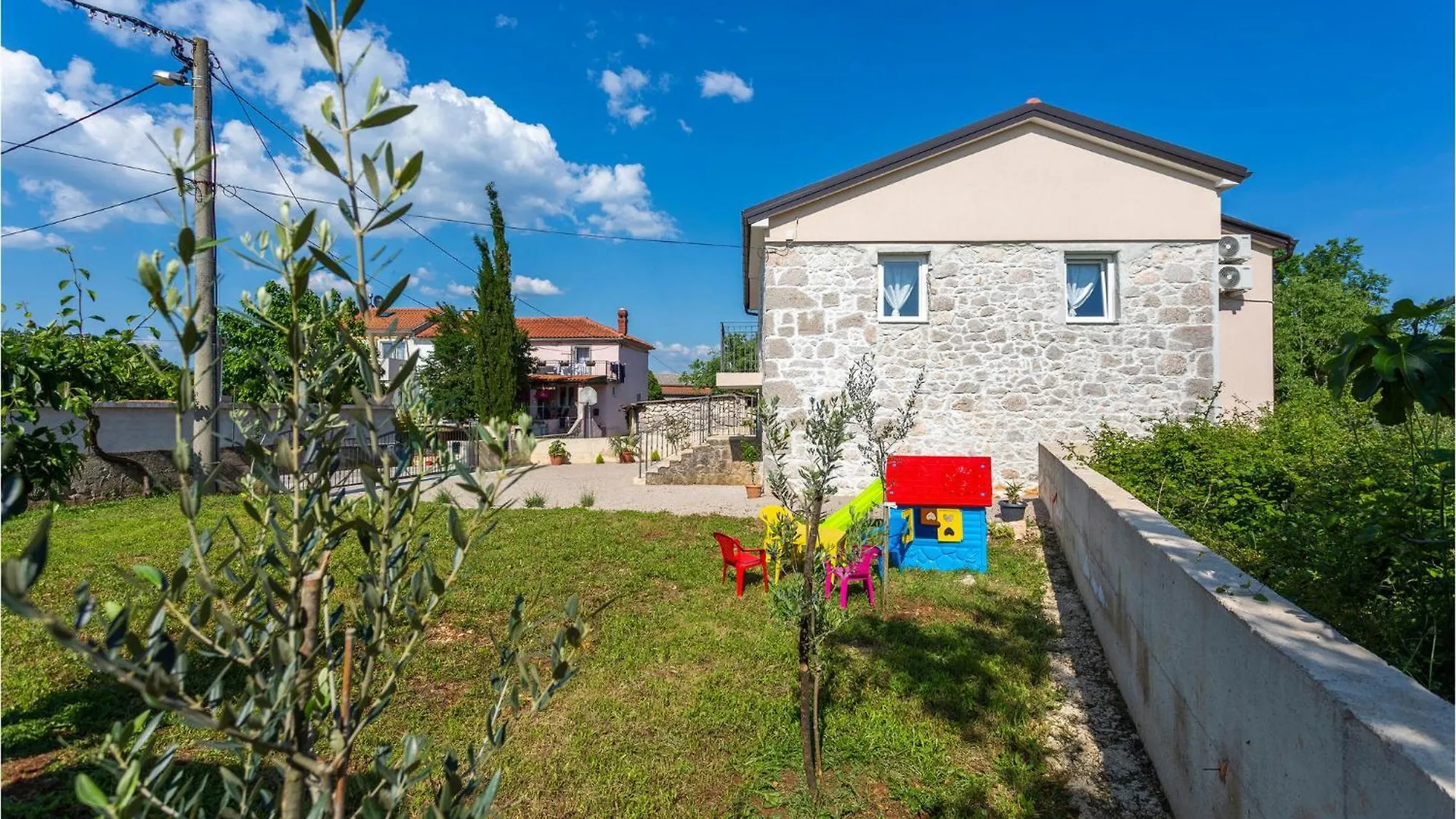 Dom wakacyjny Lovely Home In Rasopasno With Wifi